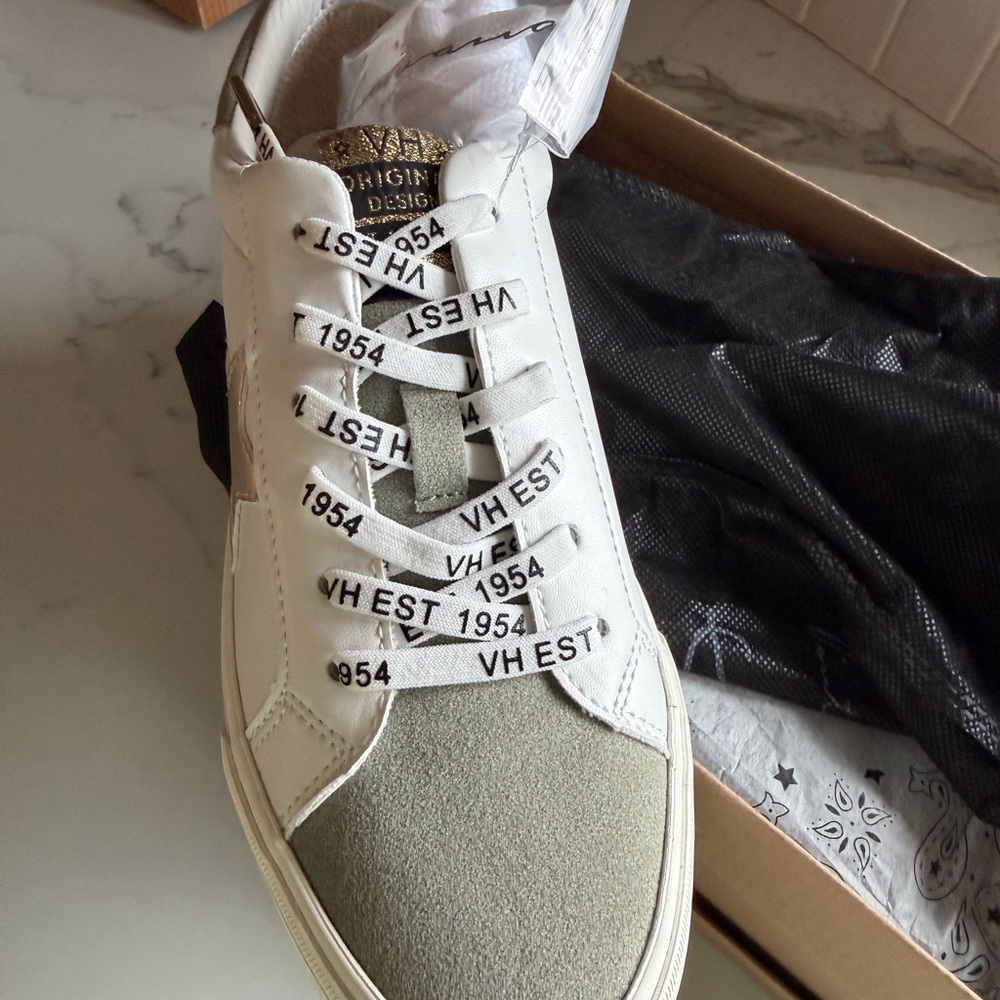 Vintage Havana white leather sneakers size 7 1/2